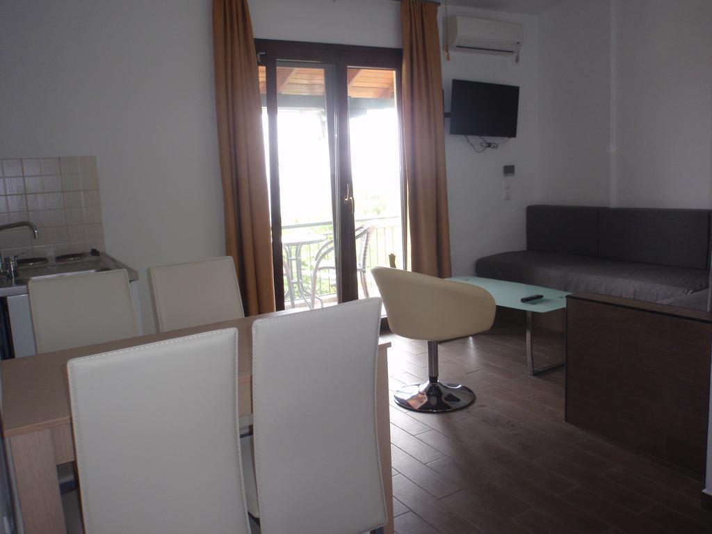 Petrouda'S Apartments Samothraki Exterior photo